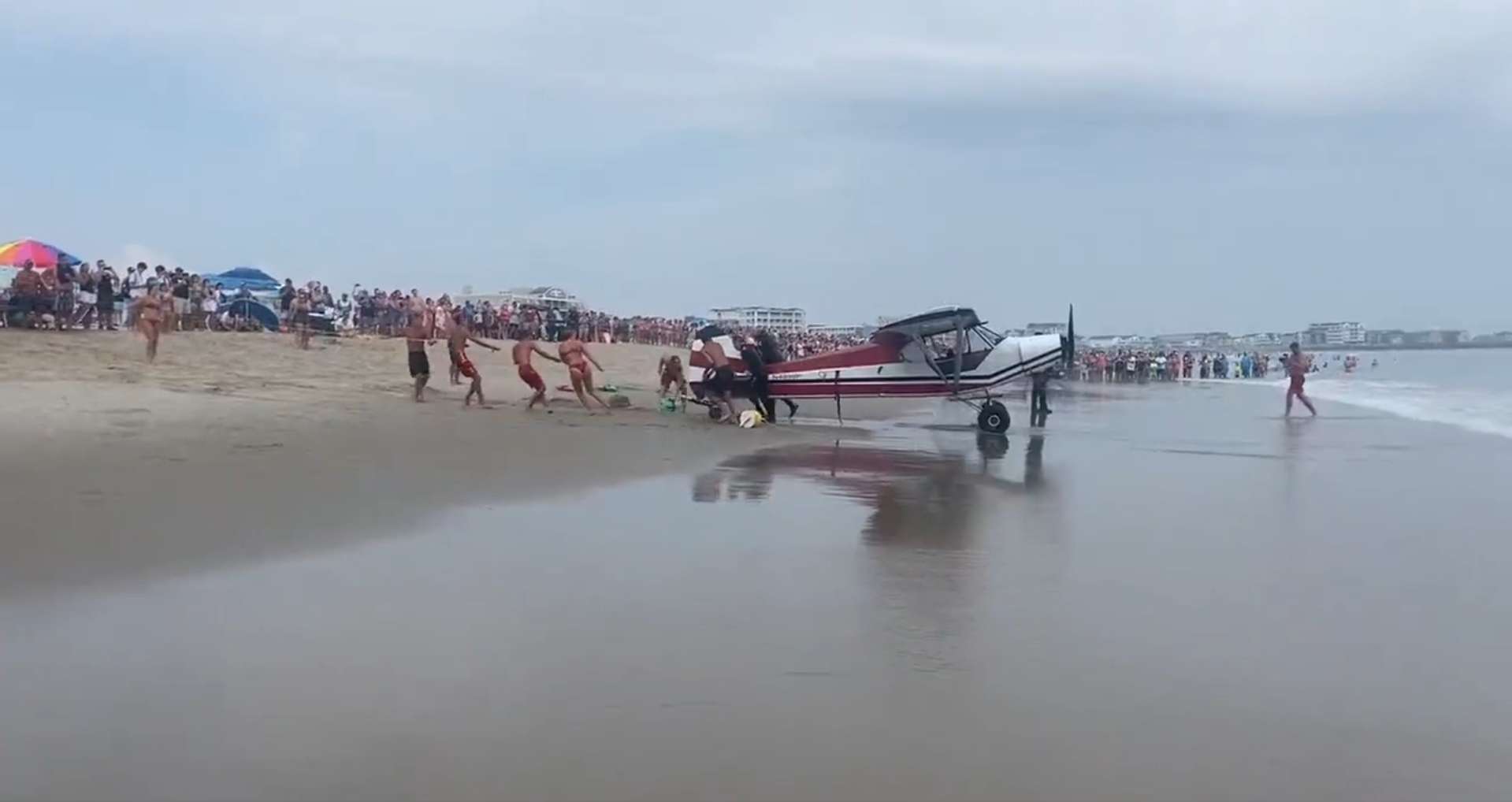 Small Prop Plane Crashes In Water On New Hampshire Beach Avs 3769