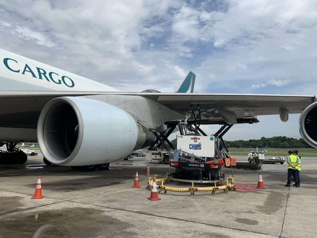A Cathay Pacific aircraft is refuelled with SAF.