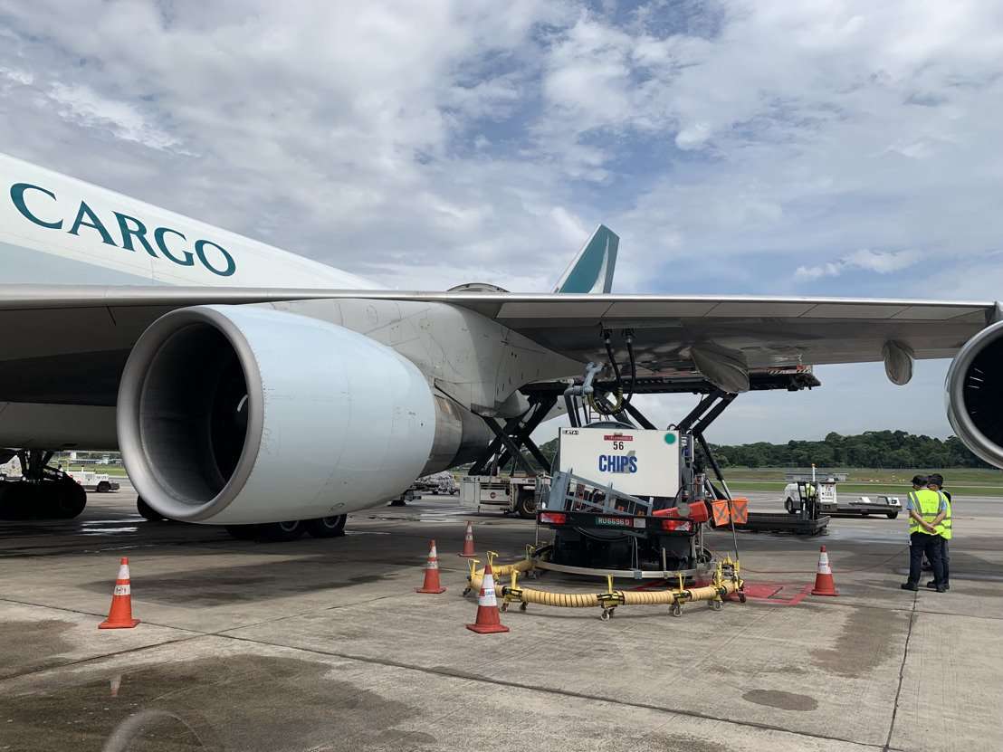 A Cathay Pacific aircraft is refuelled with SAF.