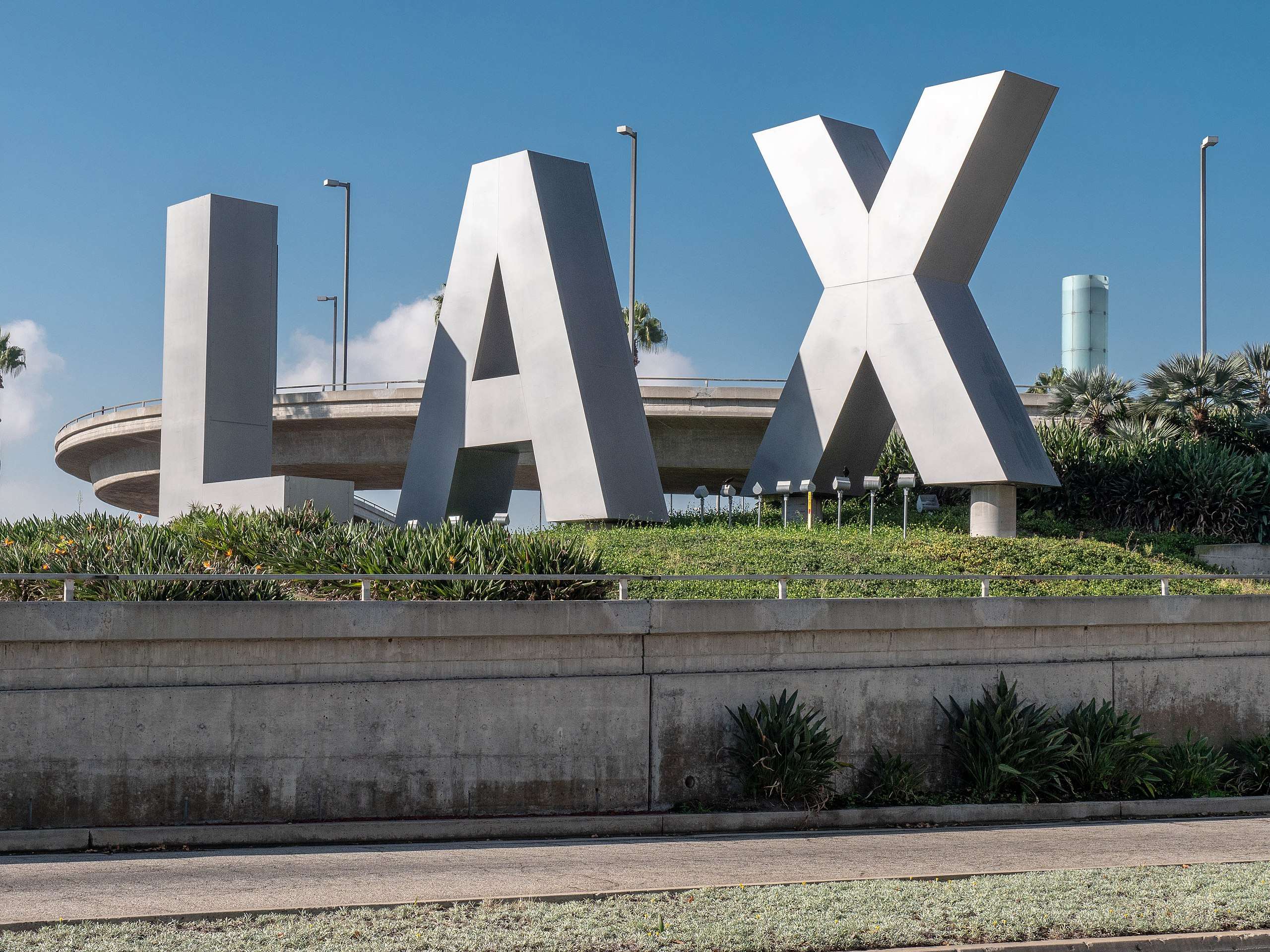 Did You Know?: Los Angeles (LAX) Handles Over 1,700 Flights Daily