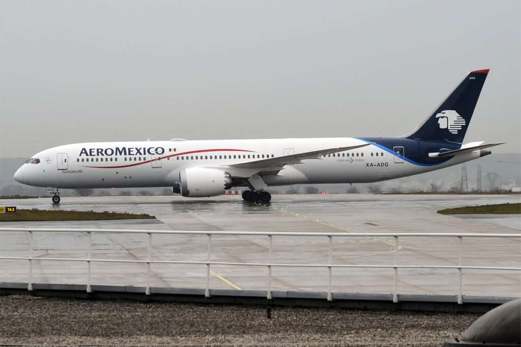 An Aeromexico Boeing on the runway.