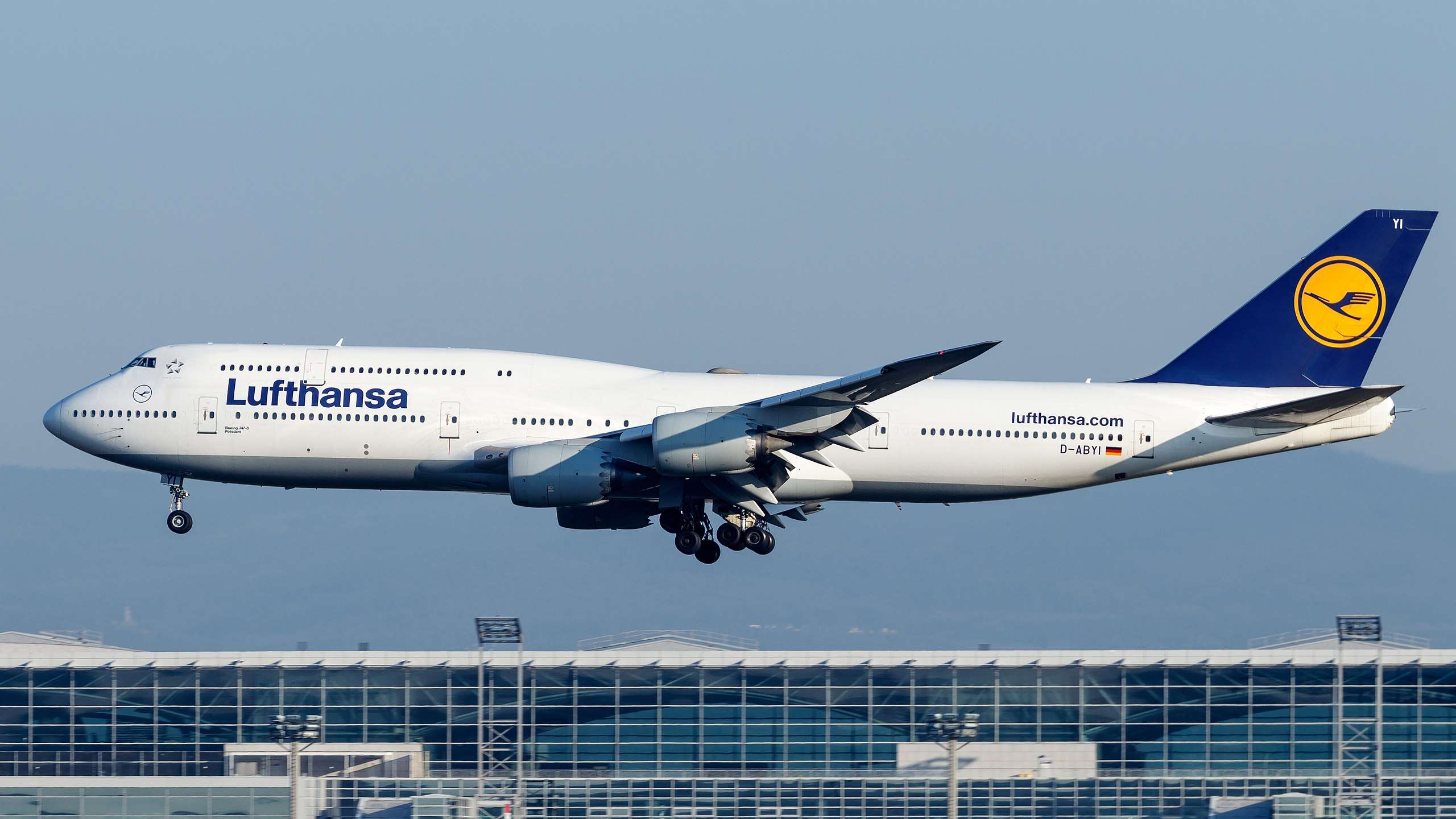 Lufthansa Boeing 747 to San Francisco Diverts to Reykjavik
