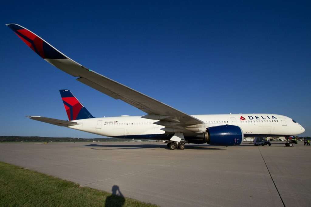 In Pictures: Delta A350 Flight to Minneapolis Diverts to Omaha