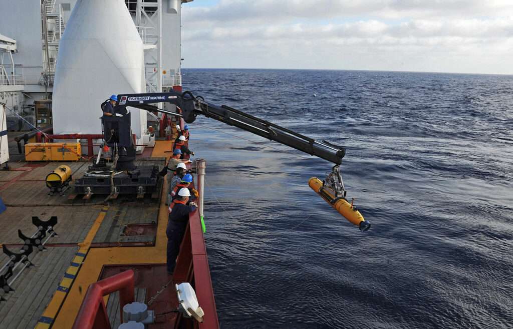 ADV Ocean Shield deploys the Bluefin-21 autonomous underwater vehicle to conduct the survey for MH370