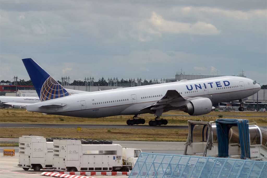 Washington-bound United Flight Smokes up at Heathrow