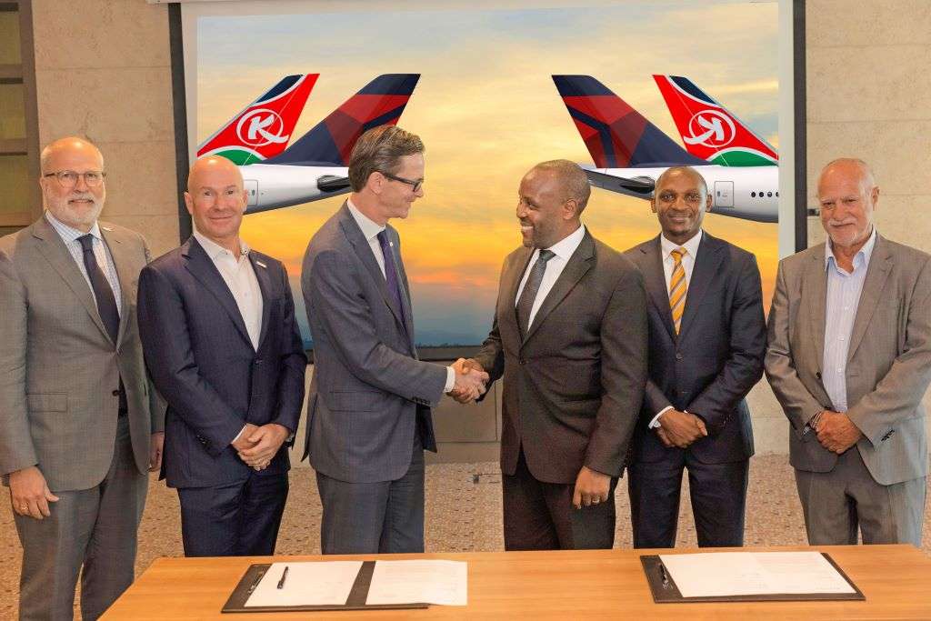 Signing ceremony with official of Delta Air Lines and Kenya Airways.
