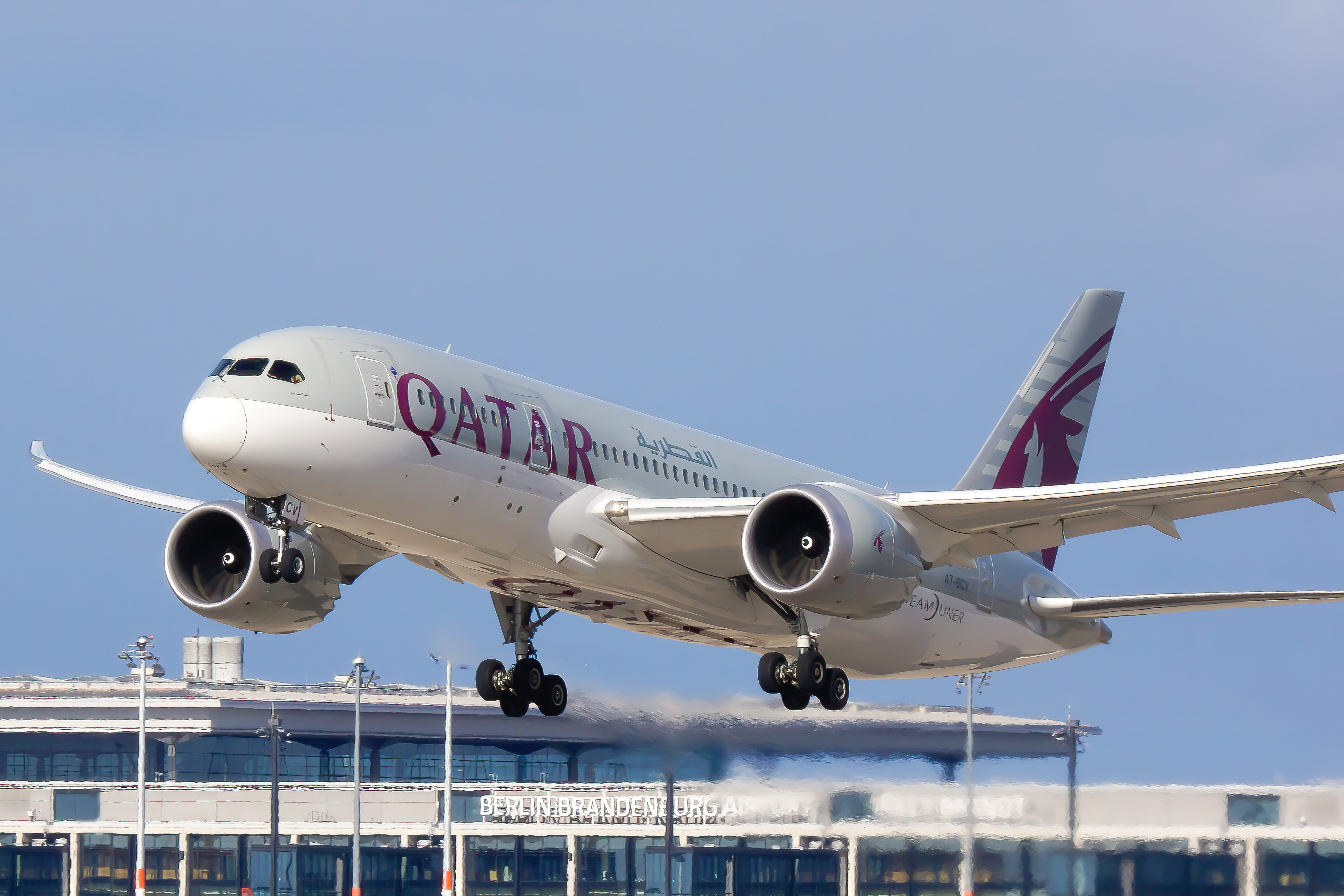 Storm Agnes: Qatar 787 Fights Off Strong Winds in Dublin