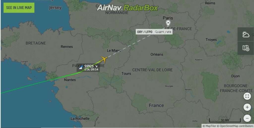 Flight track of Corsair flight SS925 from Fort-De-France Martinique to Paris Orly Airport.