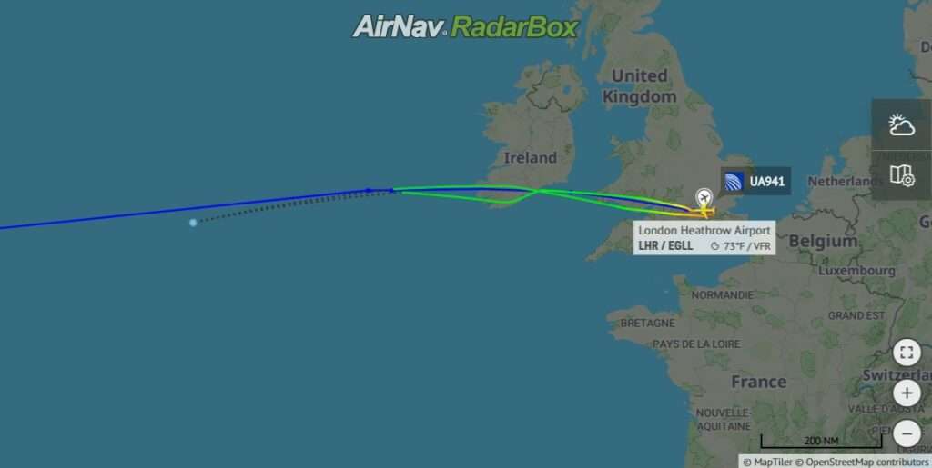 Flight plan track of United flight UA941 from London to New York Newark, showing return to London Heathrow.