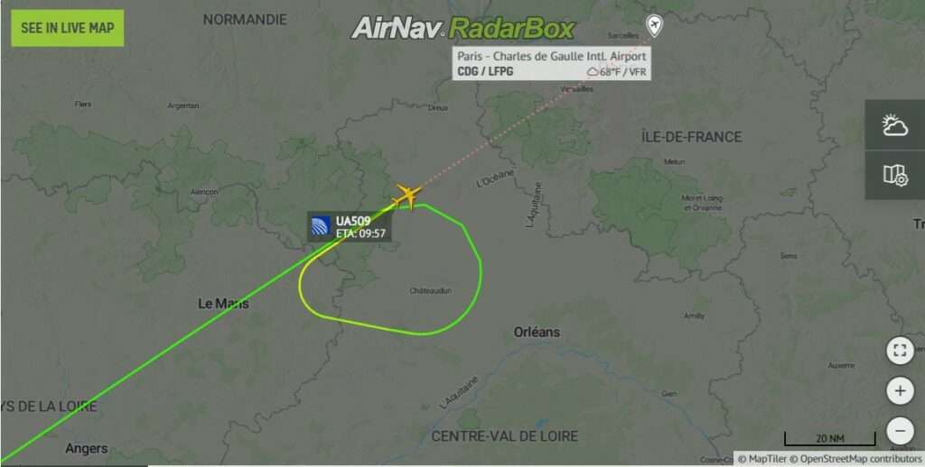 Flight track of United Airlines UA509 from Rome to New York showing diversion to Paris.