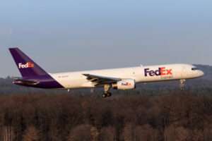 Un Boeing 757 de FedEx se sale de la pista de Tennessee