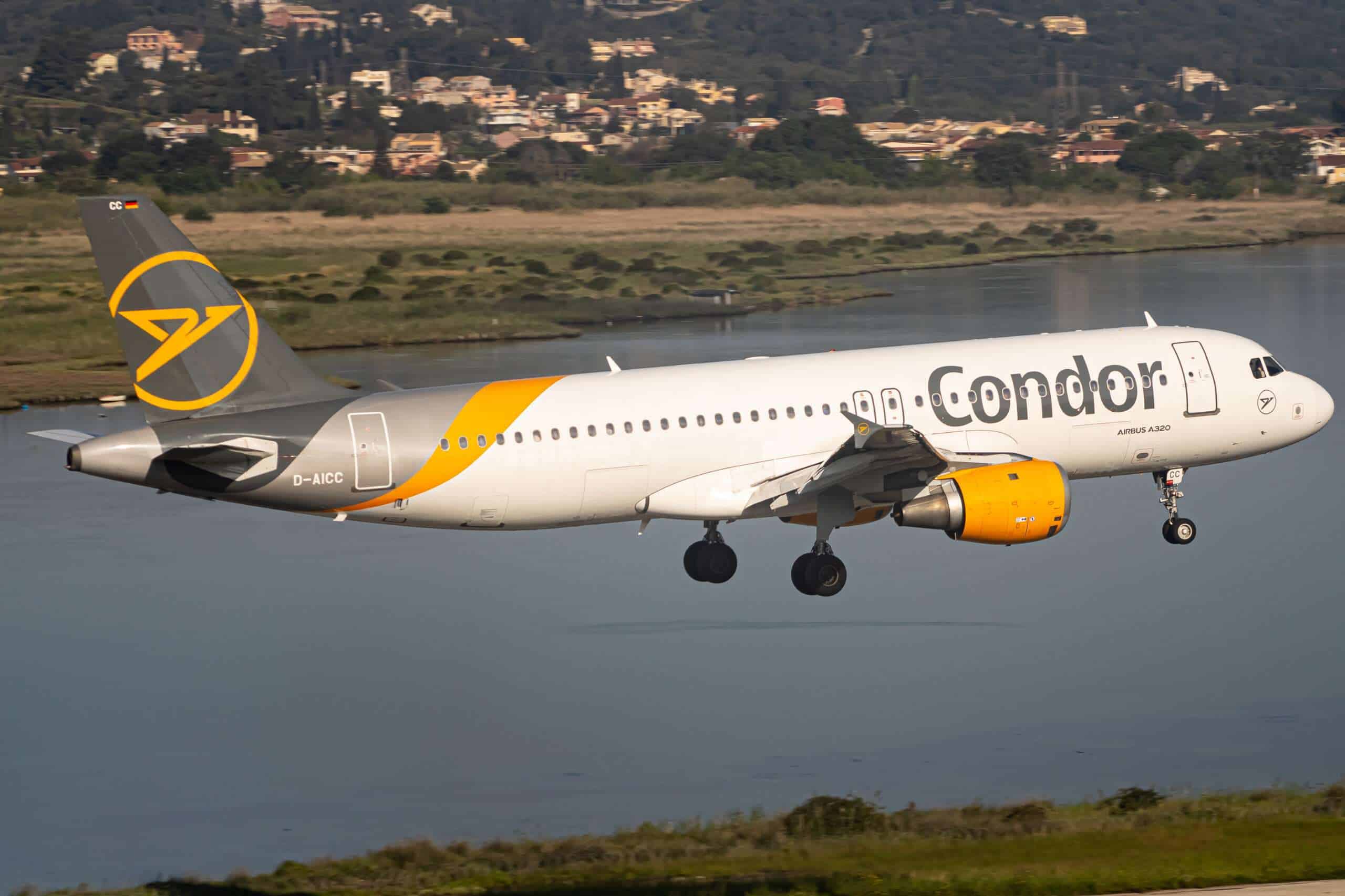 Condor Flight Hamburg-Antalya Suffers Lightning Strike - AVS
