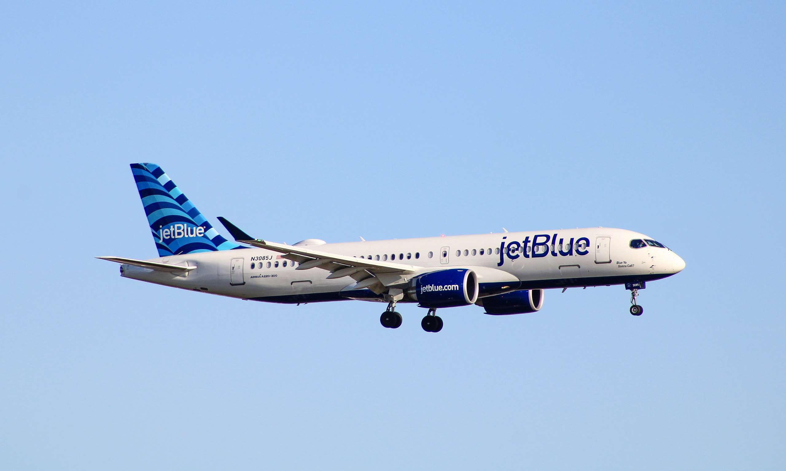 Tense Moment on JetBlue Flight from Boston to Nashville: Landing Gear Issue
