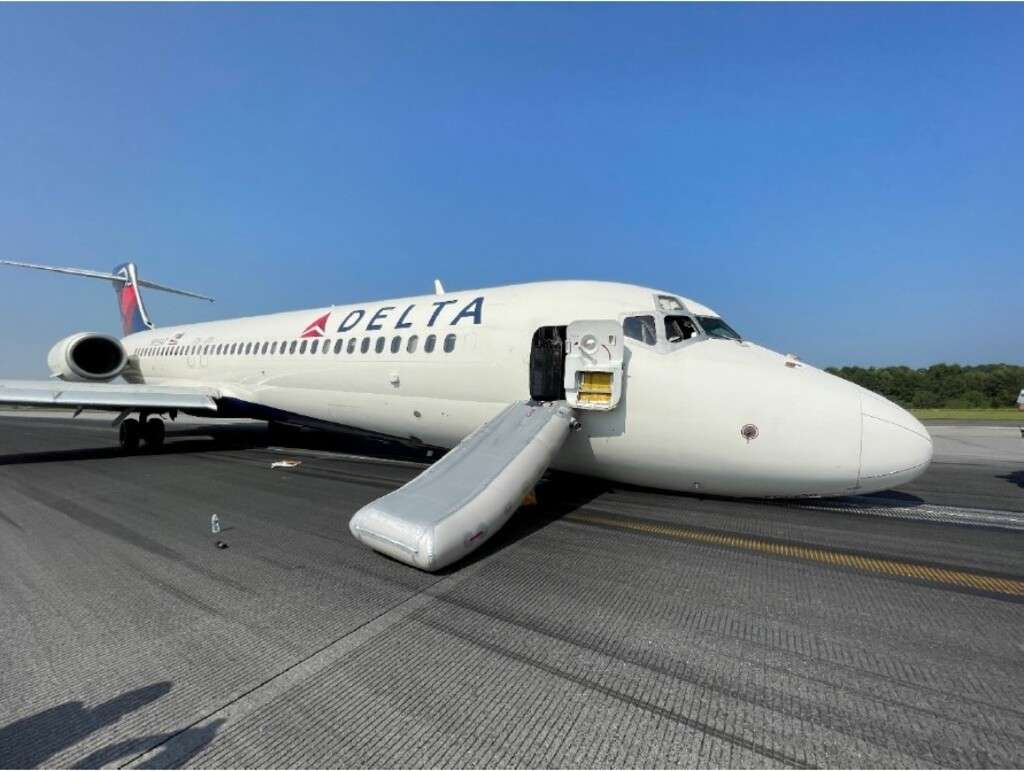 A Delta Air Lines Boeing 717 lands with nose gear retracted.