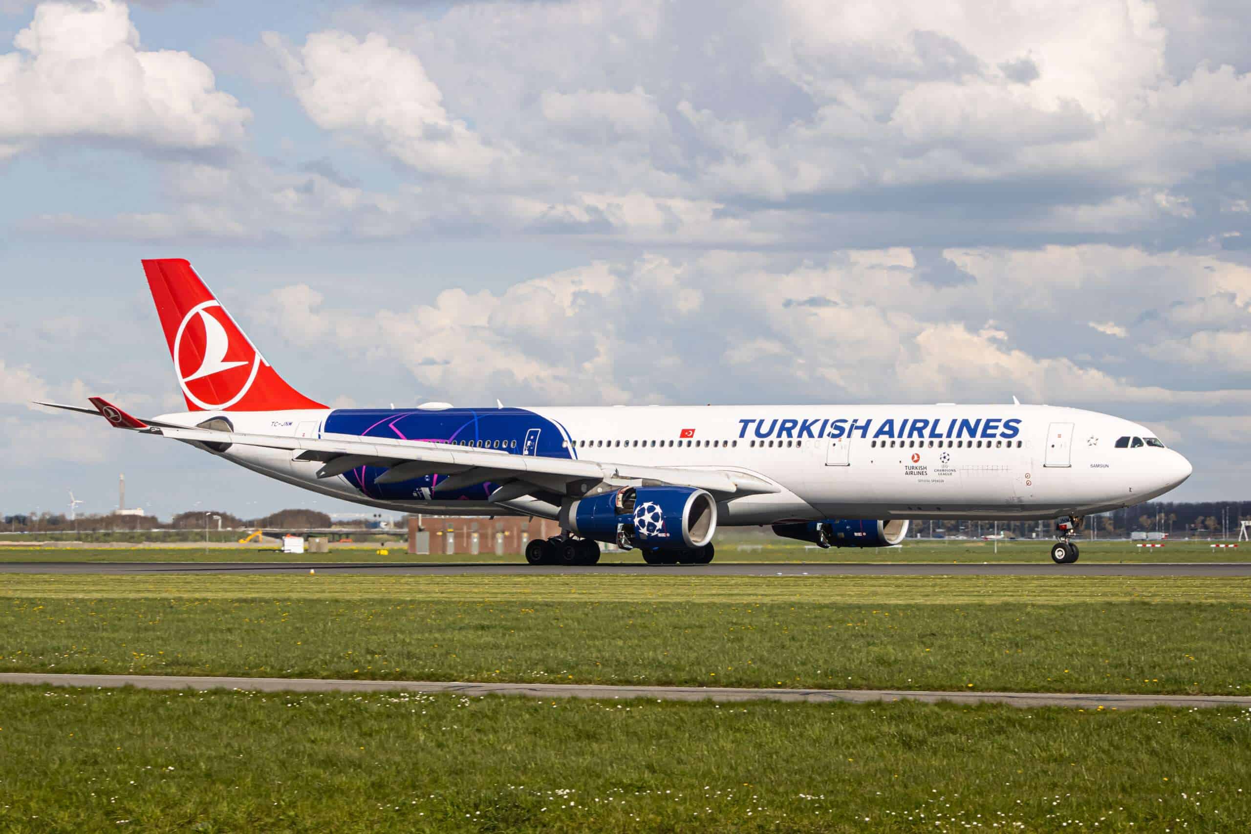 Turkish Airlines Flight Bangkok-Istanbul Suffers Cabin Issue