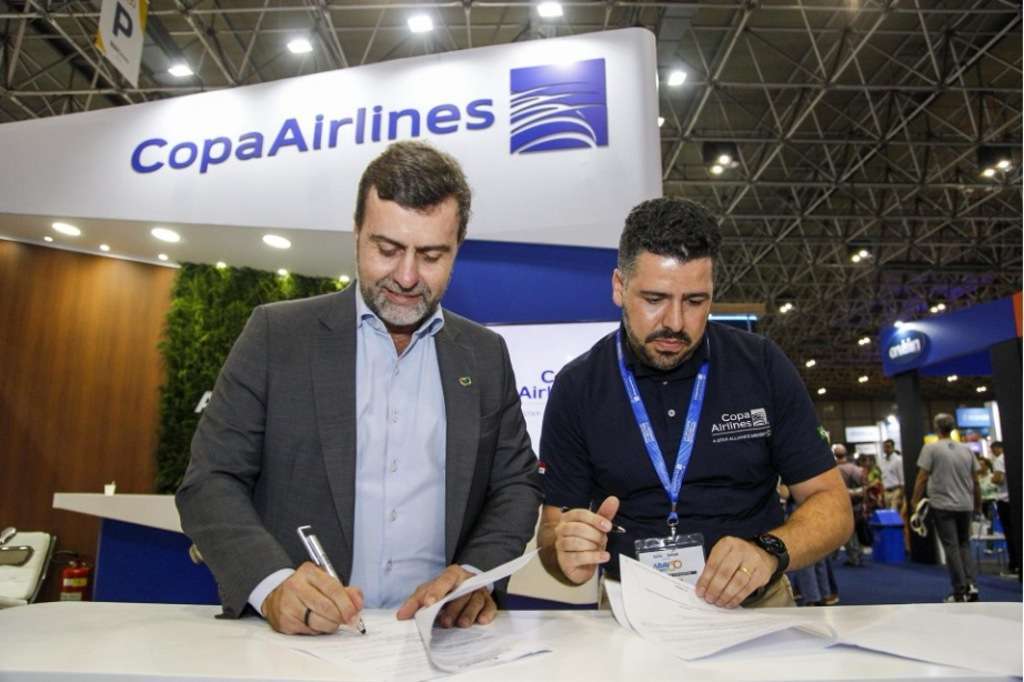 Copa Airlines and Brazilian Tourist Board officials sign agreement.