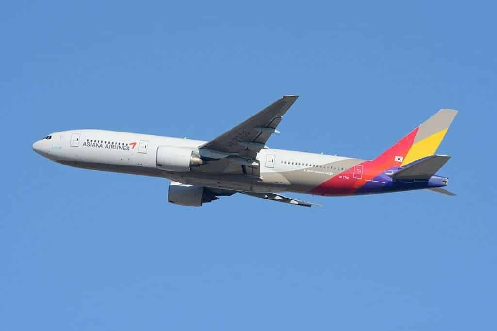 Asiana Airlines Flight Singapore-Seoul Suffers Engine Failure
