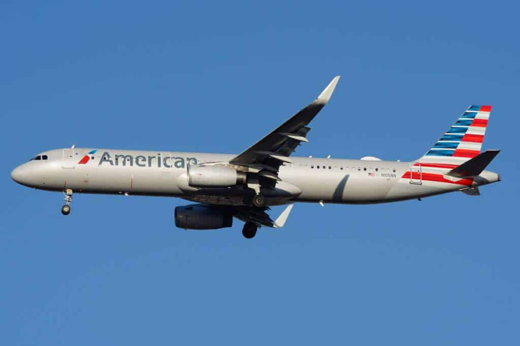 Woman on American Airlines Flight Phoenix-Hawaii Fined $38,000