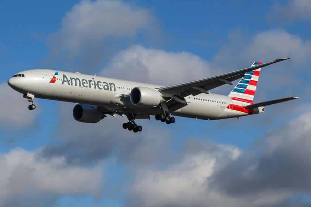 American Airlines 777 London-Los Angeles Diverts to New York