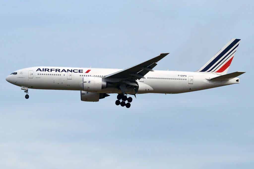 Air France 777 From Paris Emergency on Descent to Cayenne