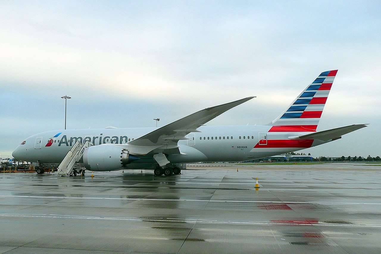 An American Airlines Dreamliner on the tarmac