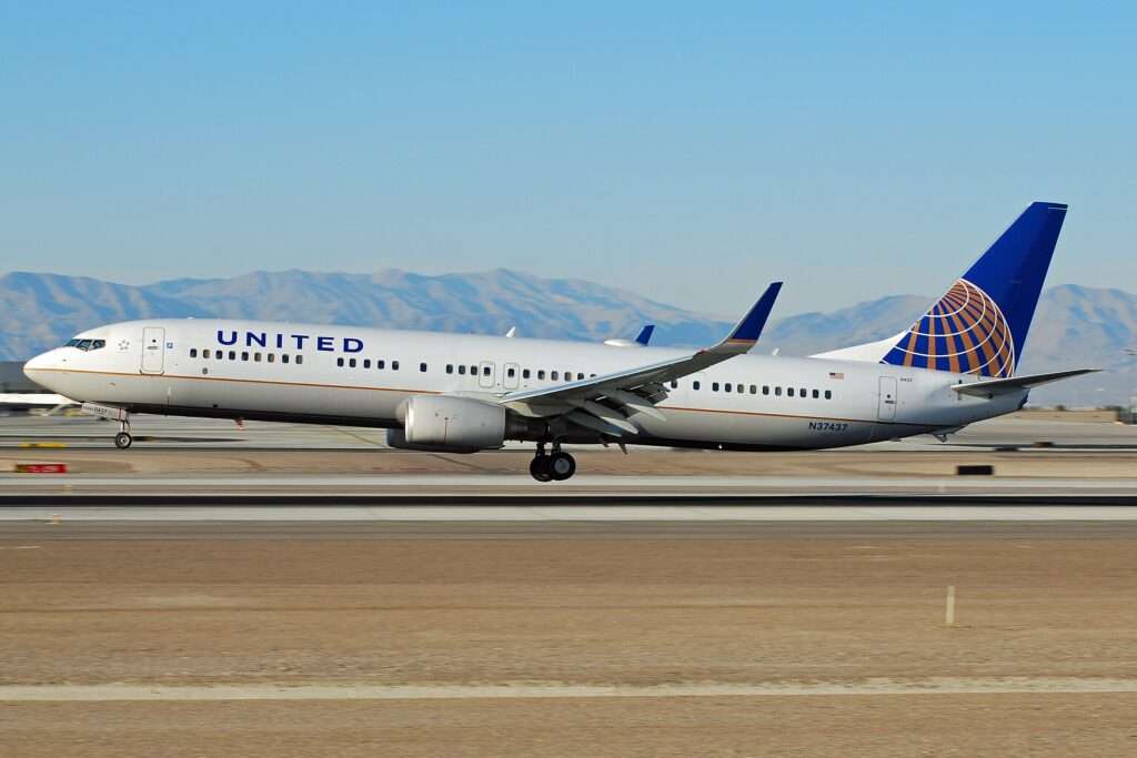 United Flight New York-Denver Makes Swift Diversion to Wichita