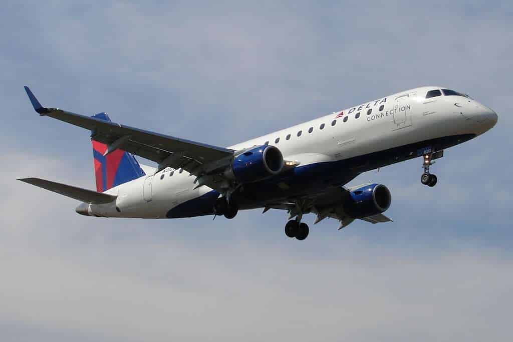 Delta Flight From Los Angeles Struggles to Land in Oakland