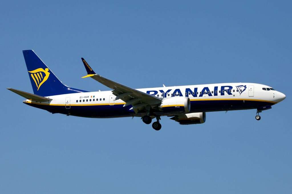 Ryanair Flight Manchester-Tenerife Suffers Engine Trouble