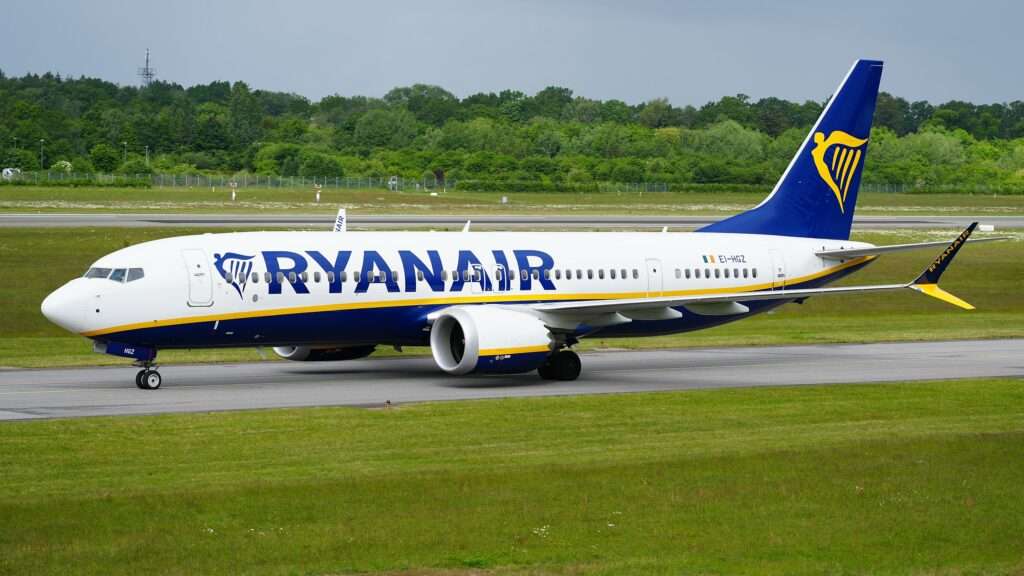 Ryanair Reduces Faro & Porto Flights Due to ANA Conflict