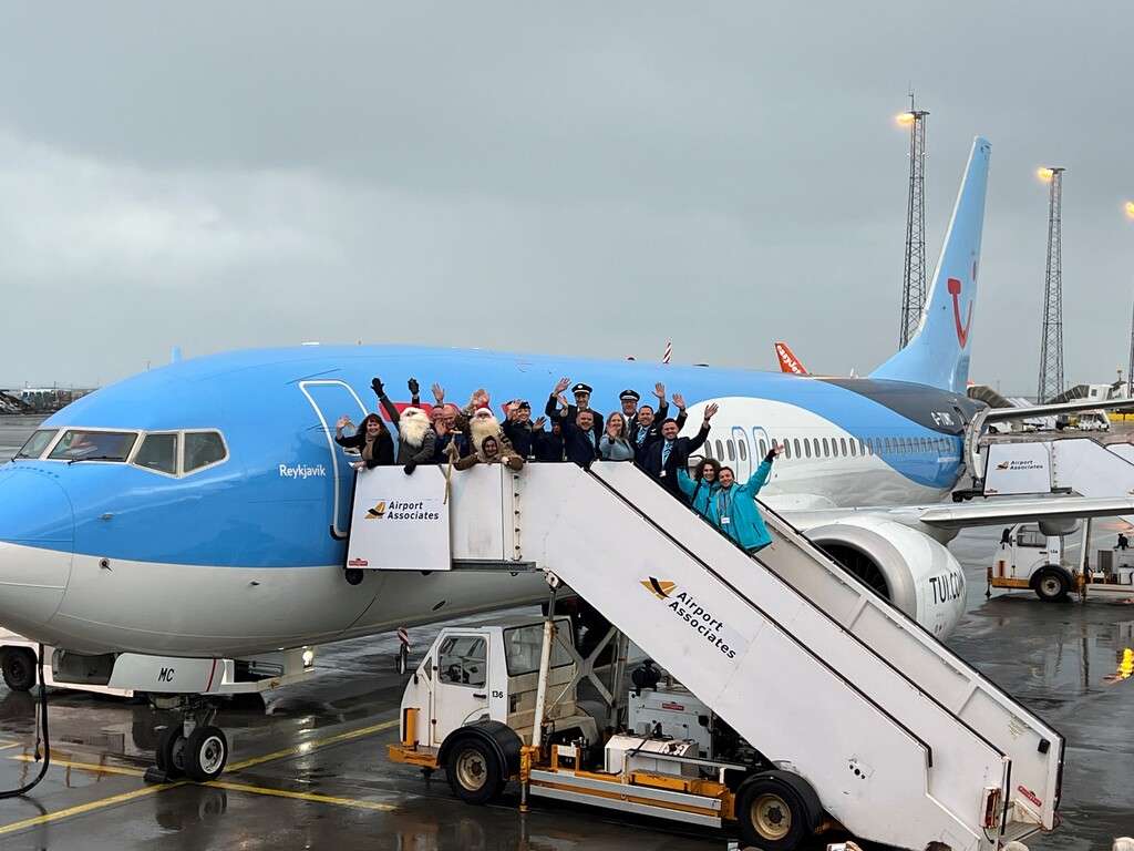 Passengers with new TUI aircraft 'Reykjavik'