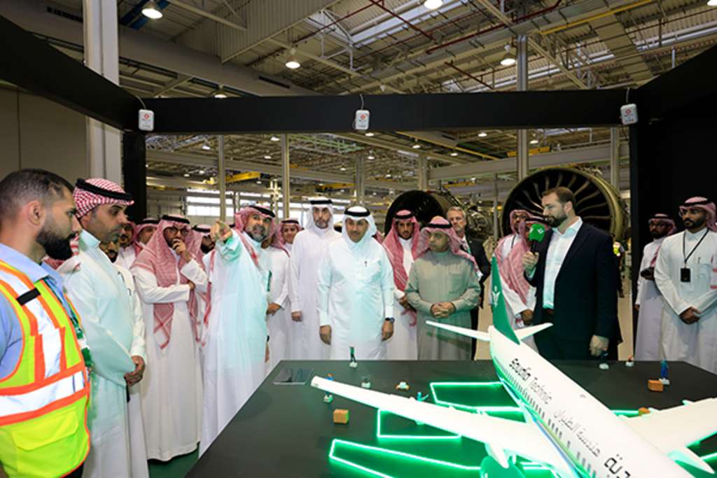 Saudia personnel at new Jet Propulsion Center