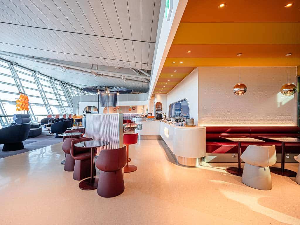 Interior of oneworld lounge at Seoul Incheon Airport.