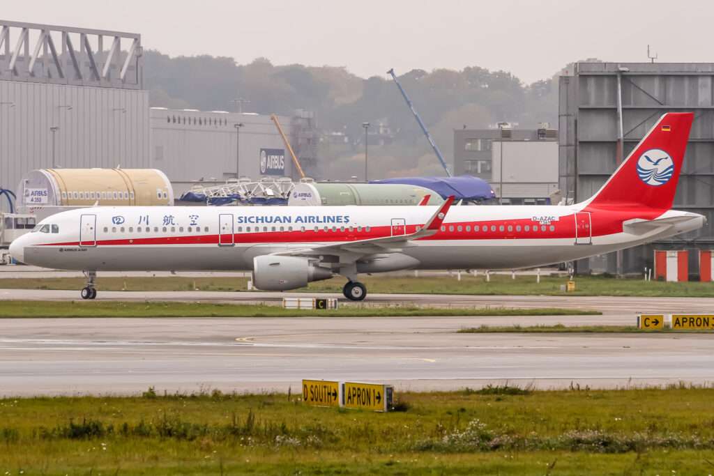 Sichuan Airlines A321neo Suffers Engine Trouble in Changchun
