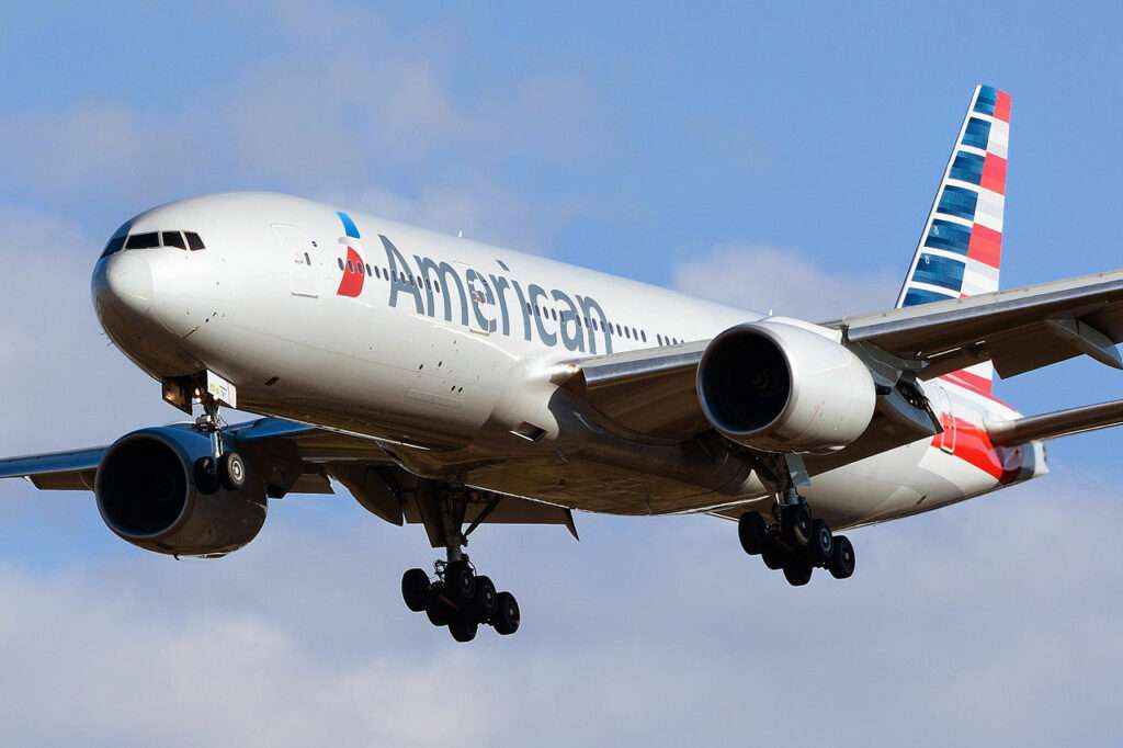 American Airlines Boeing 777 to Charlotte U-Turns to London