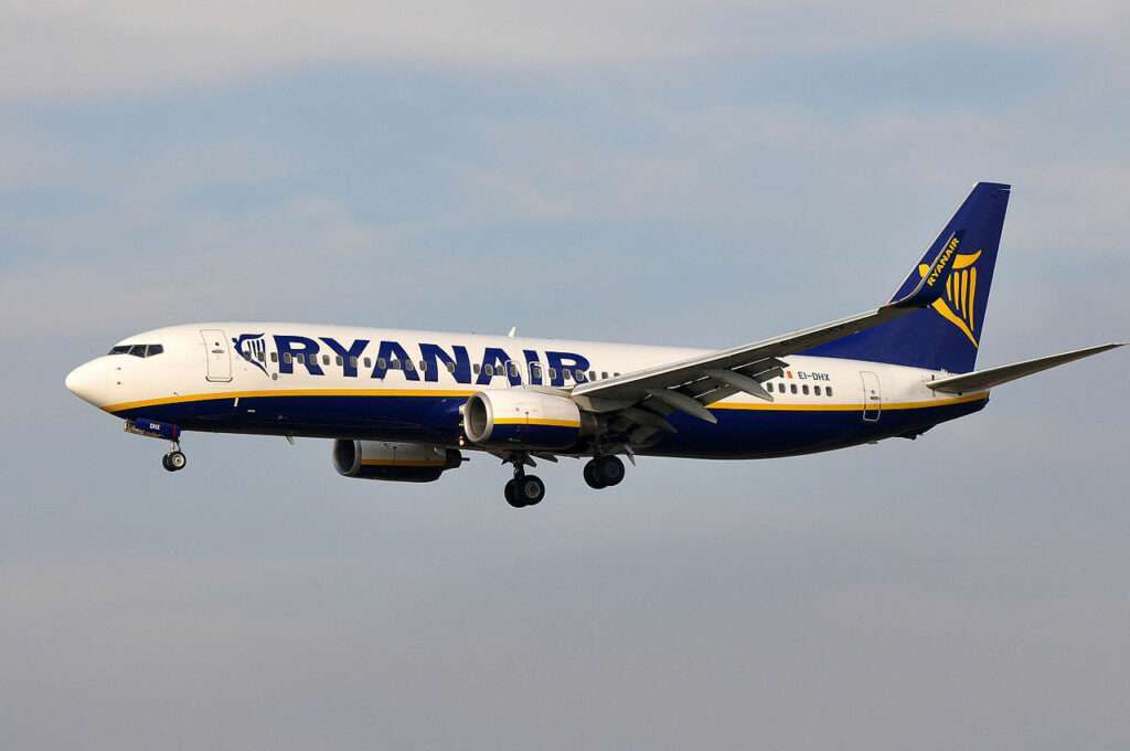 Ryanair Flight Manchester-Dublin Diverts All The Way to Paris