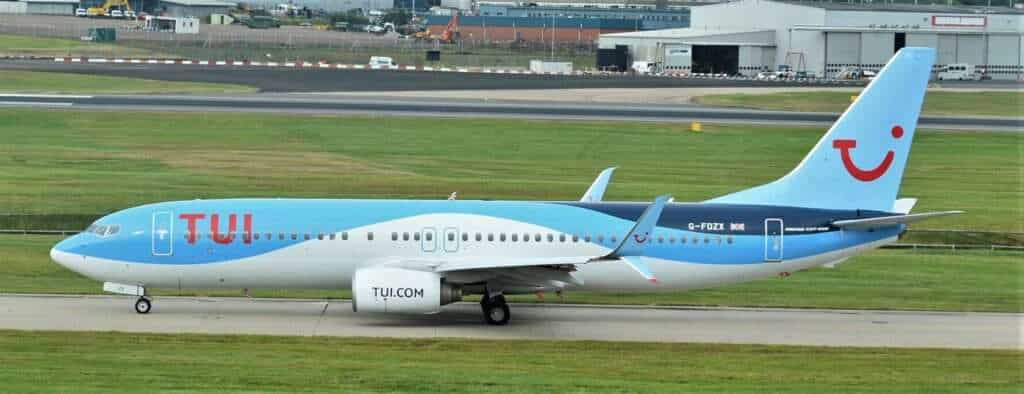 A TUI Airways Boeing 737-800 on the taxiway.