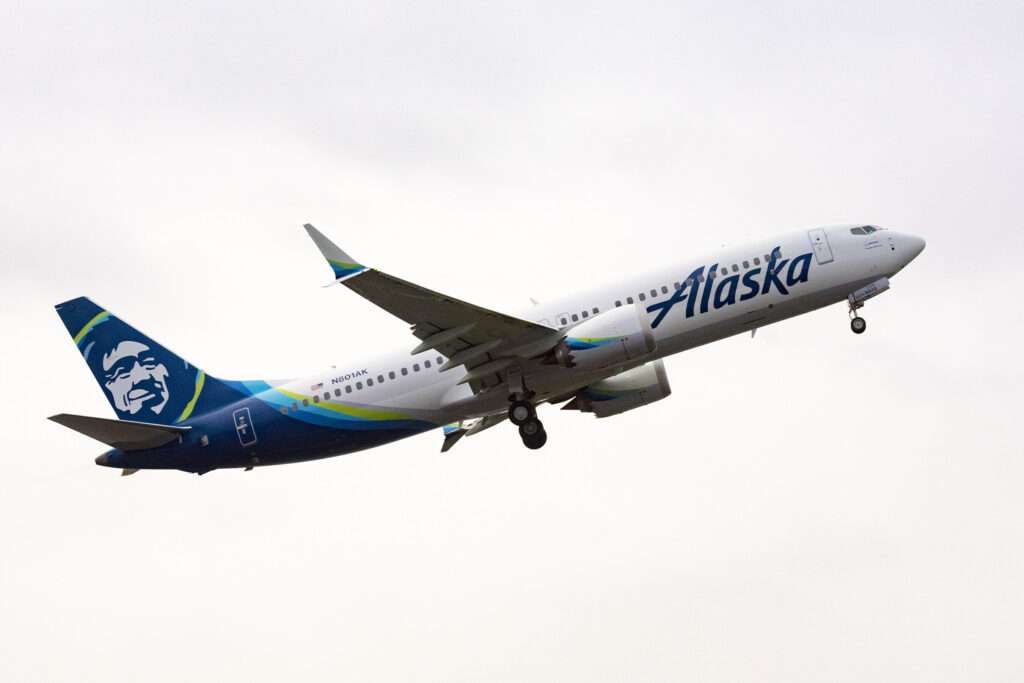 Alaska Airlines Takes First Longer Range Boeing 737 MAX 8