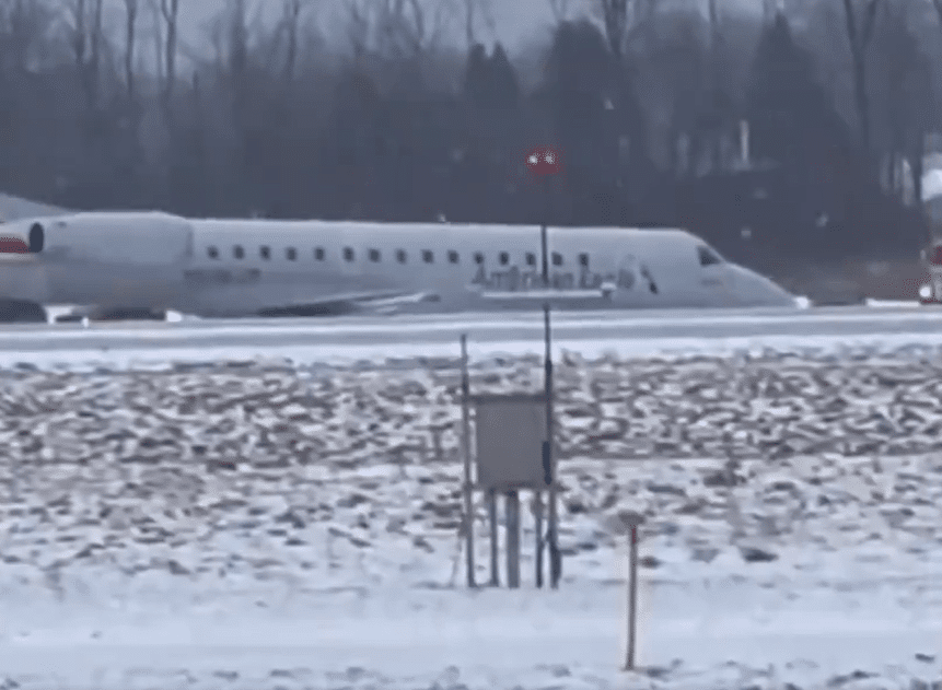 American Flight from Philadelphia Slides off Taxiway in Rochester