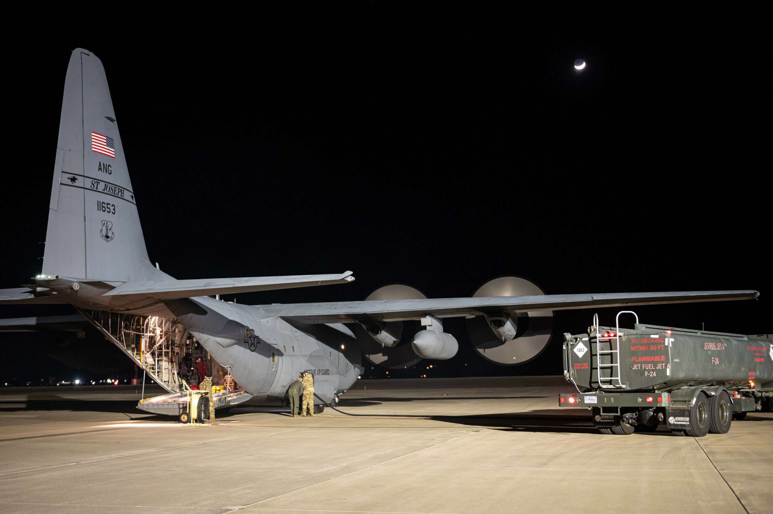 Hot Refuelling being undertaken during Missouri Air National Guard mission.