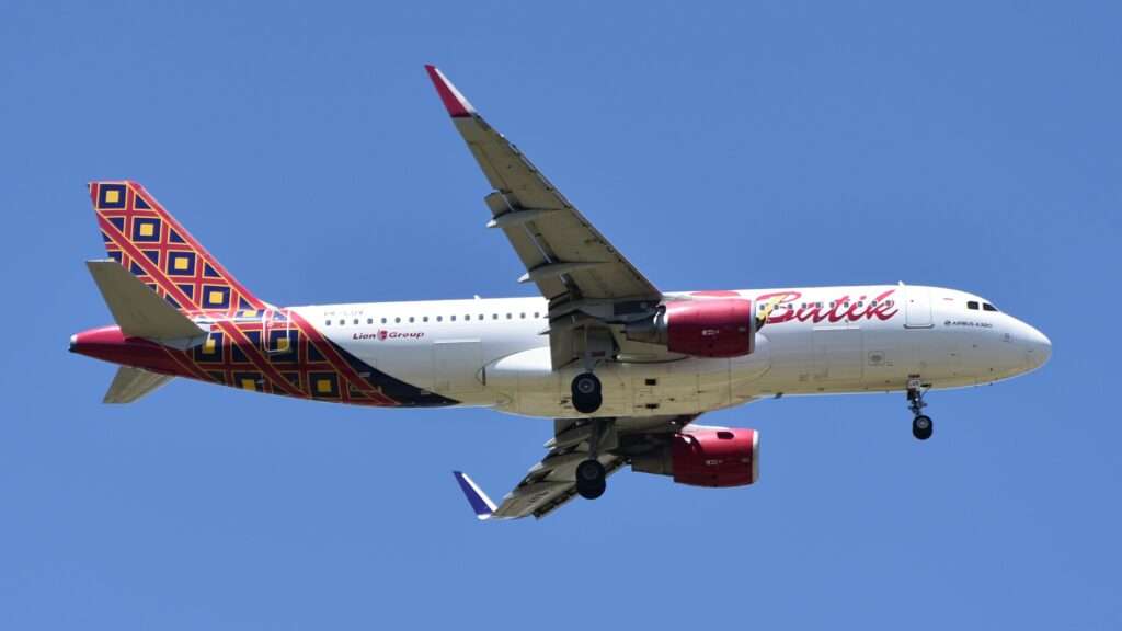 A Batik Air A320 approaches to land.