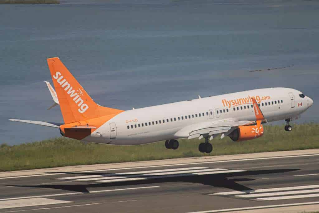 Sunwing Airlines Flight Suffers Autopilot Issue in Montreal