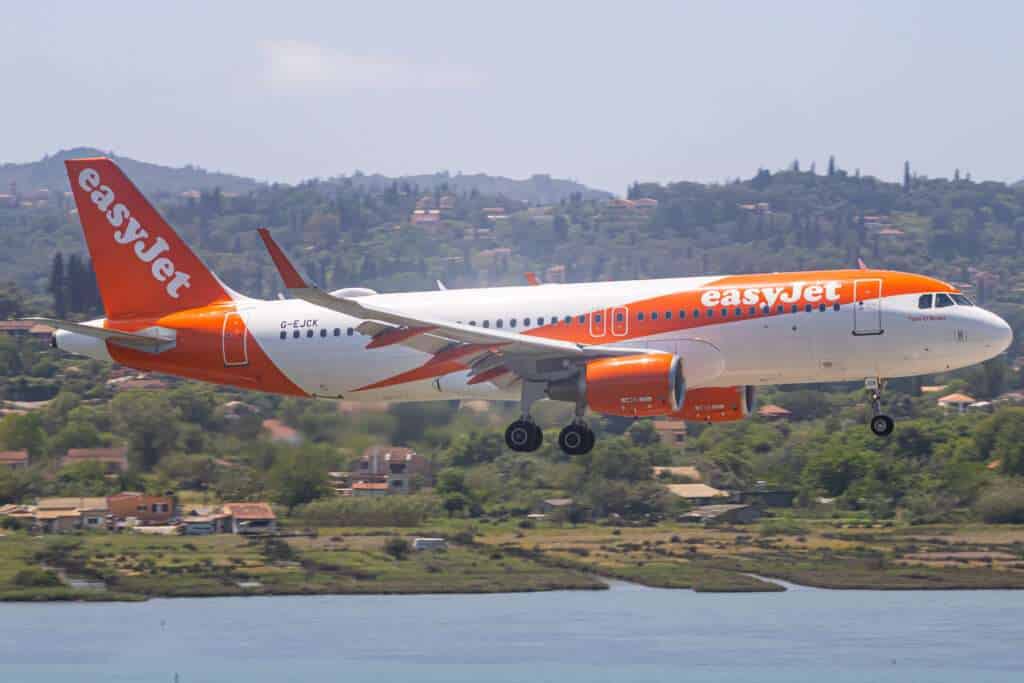 easyJet Flight Madeira-London Declares Emergency