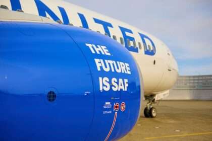 A United Airlines jet with Sustainable Flight logo