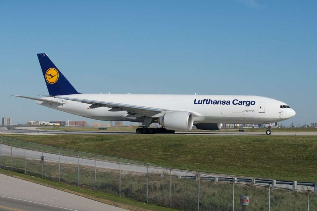 Lufthansa Cargo 777 Loses Brakerod in Frankfurt