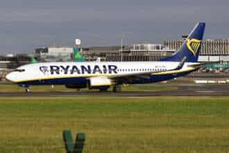 A Ryanair 737 taxis at Dublin Airport.