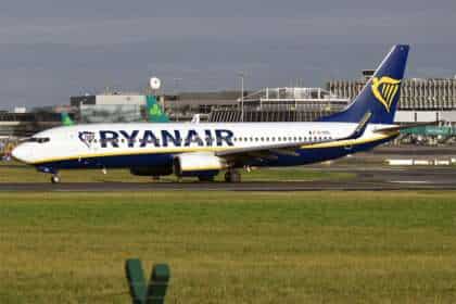 A Ryanair 737 taxis at Dublin Airport.