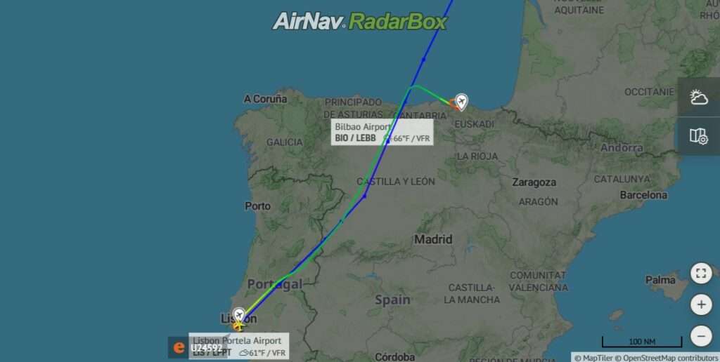 Flight track of easyJet flight U24592 from Lisbon to Paris showing diversion to Bilbao.