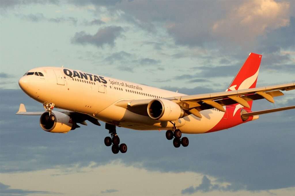 Qantas Flight From Melbourne Suffers Engine Failure in Perth