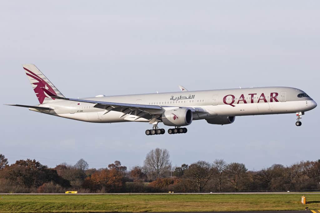 Qatar Airways Mulls Order: Will Airbus or Boeing Win?