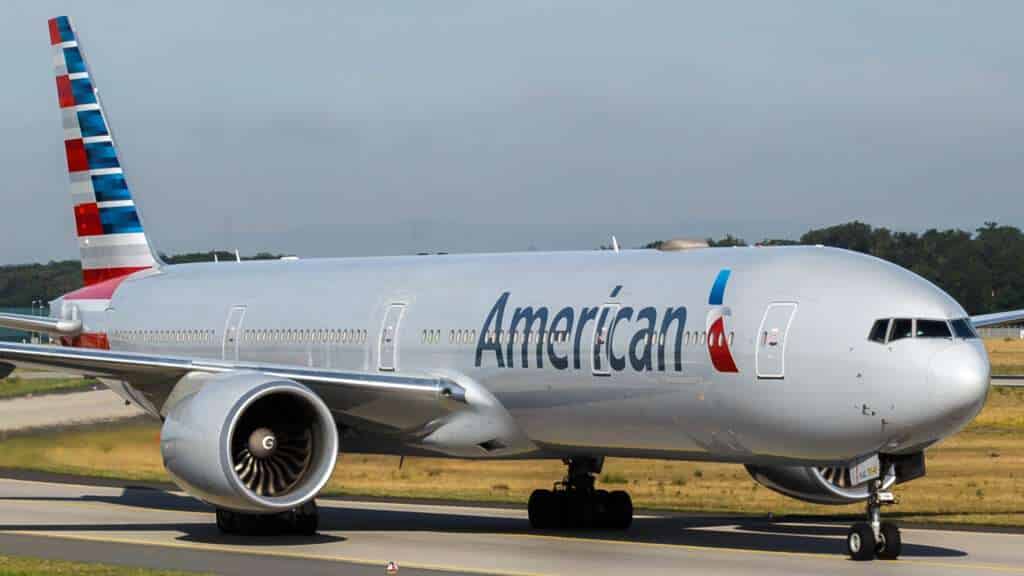 American Airlines 777 Clips Frontier A321neo in Miami